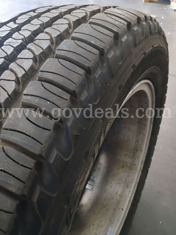 (1) Goodyear P235/60R18 Tire