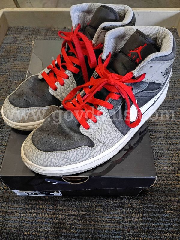 Air Jordan (Elephant Toe) Size 10 (Lightly Used)