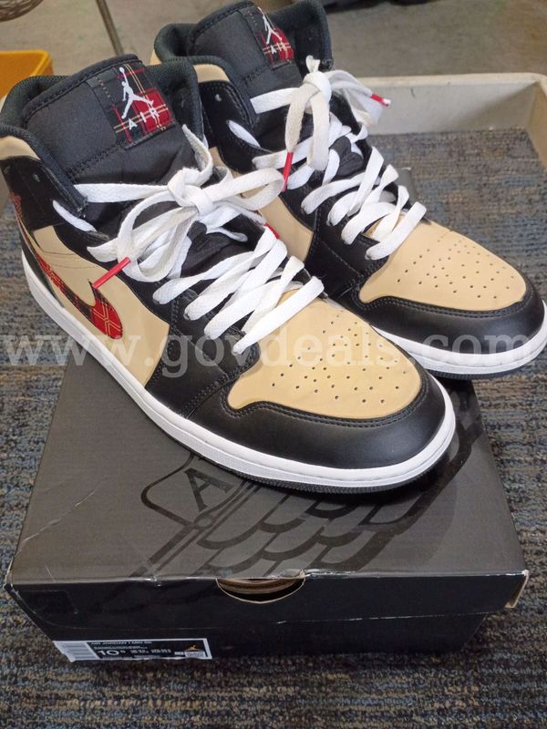 Air Jordan (Tartan Swoosh) Size 10.5 (Lightly Used)
