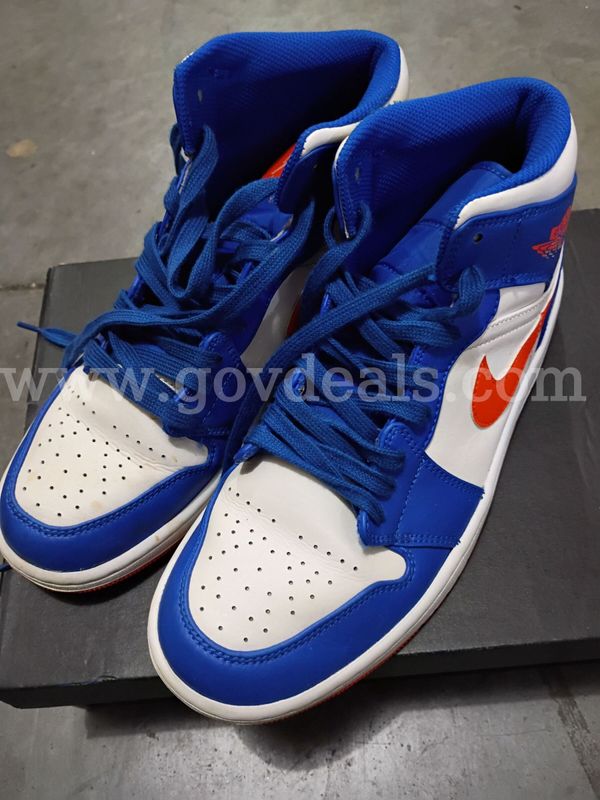 Air Jordan (Knicks/Wheaties) Size 9.5 (Lightly Used)