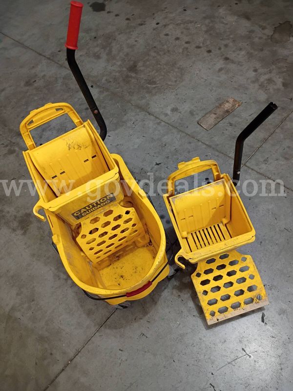 Mop Bucket with 2 side press wringers