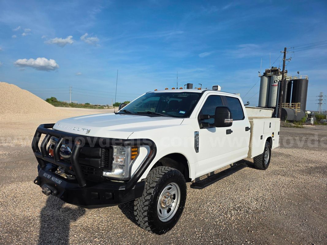 2019 Ford F-350 SD XL Crew Cab 4WD Utility Truck - Service Truck