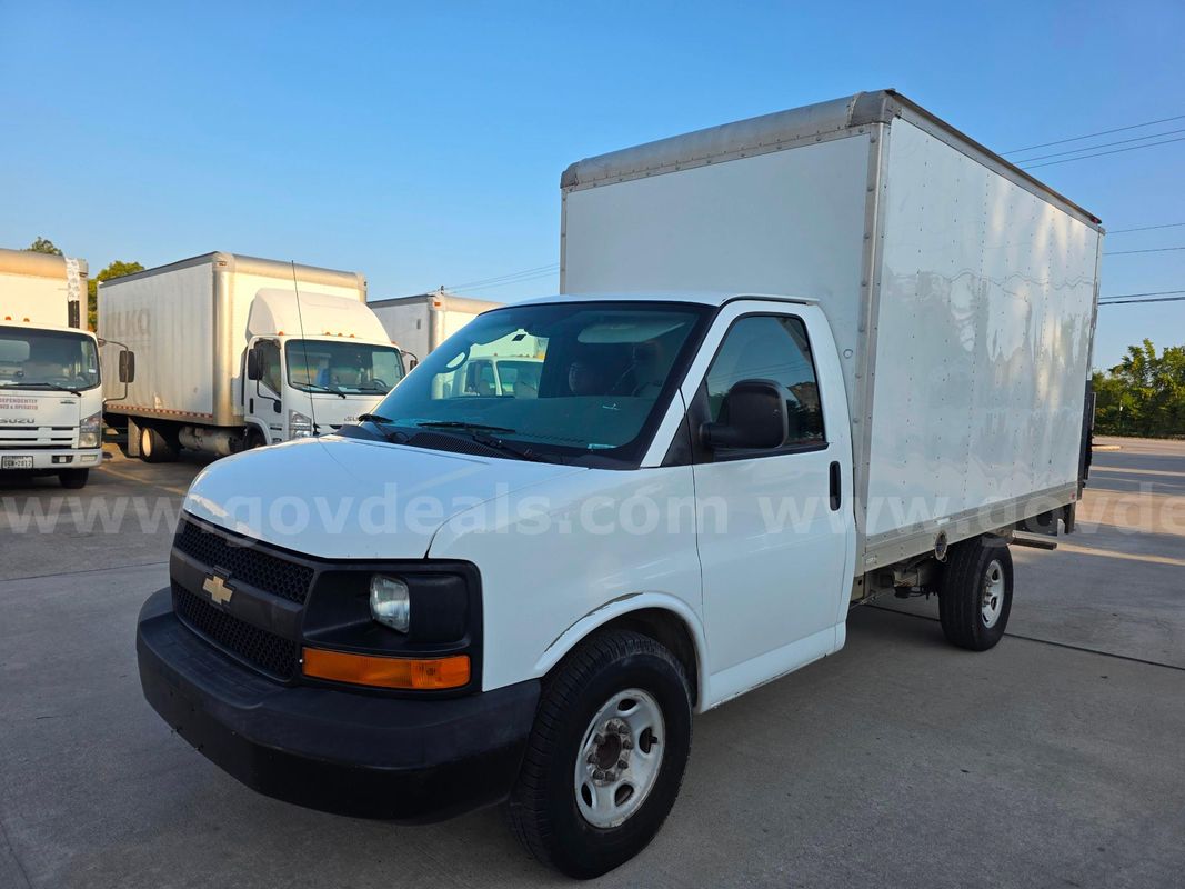 2014 Chevrolet Express 3500 Box Truck