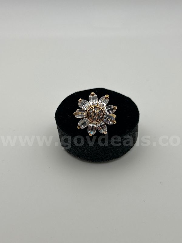 24K Gold, Size 6.5 Gorgeous CZ Sunflower Ring. READ ⬇️