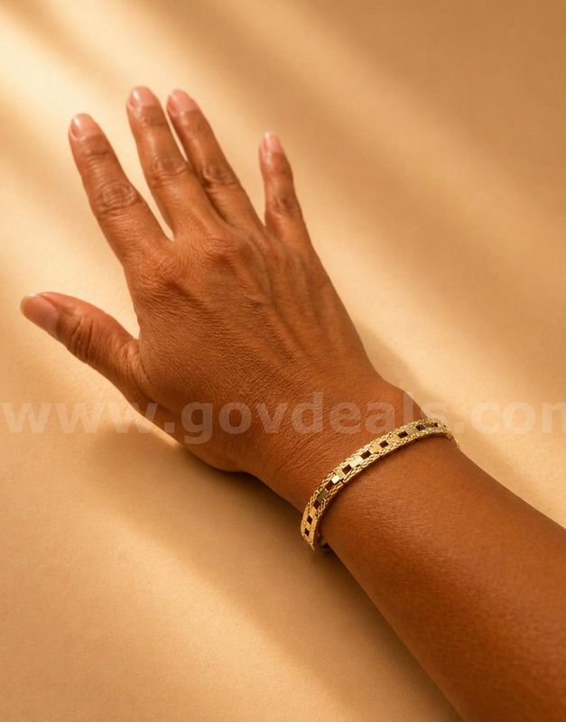 Beautiful, 24k Gold, 7 1/2”  Diamond Cut  Flat Link Bracelet Read ⬇️