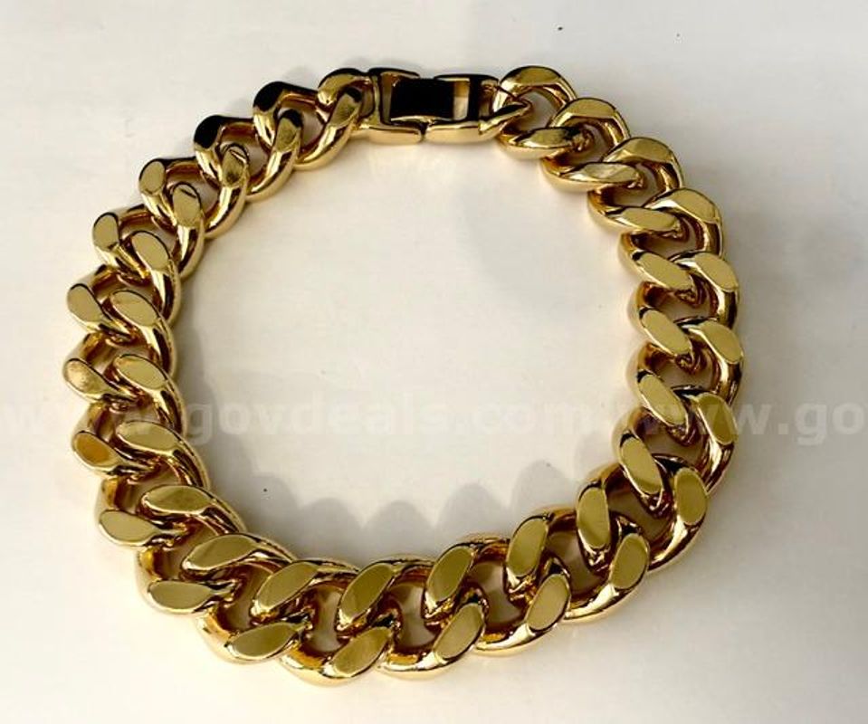 Gorgeous, Heavy, 9 Inch, Curb Link Bracelet. Real 24k Gold Filled
