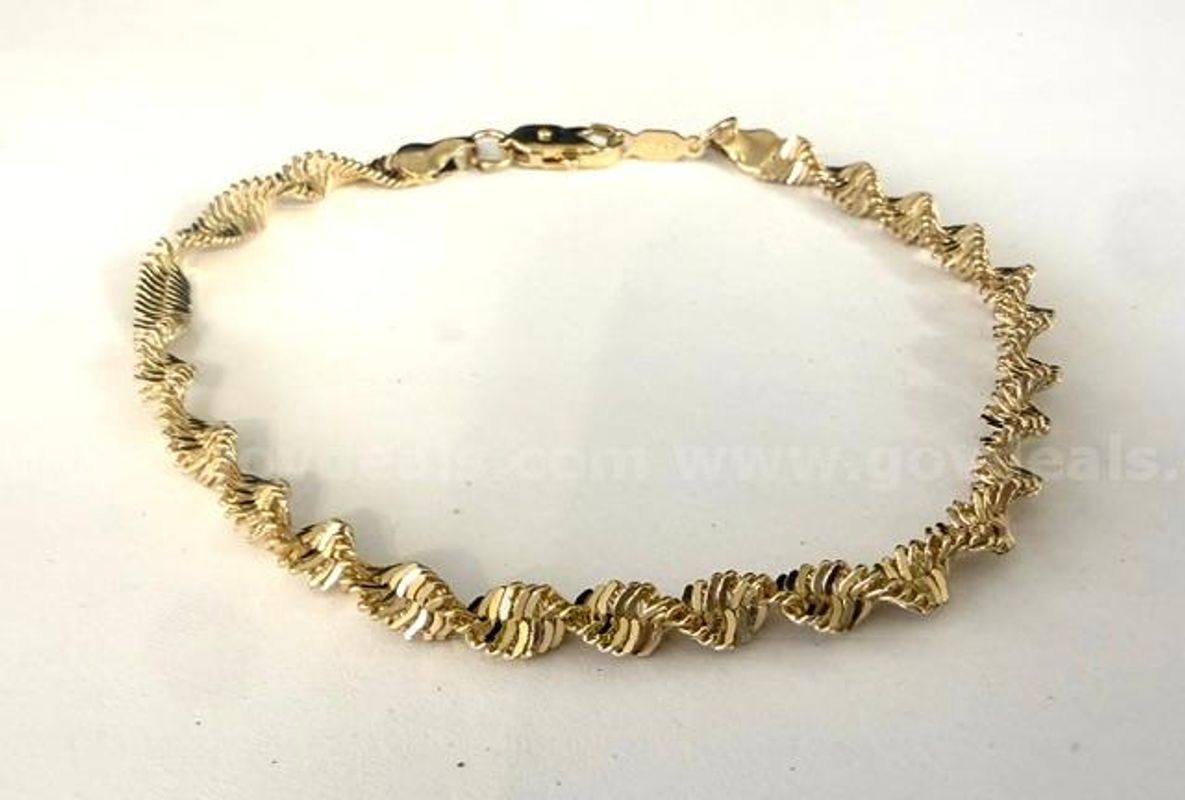 Beautiful, Ladies, 8 Inch, Twisted Rope Bracelet,24k Real Gold Plated
