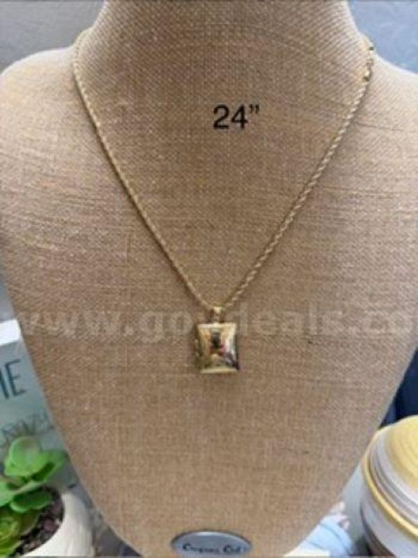 Beautiful, Real 24k Gold Filled, Diamond Etched Locket, W/2MM, 24 Inch Diamond Cut Rope Chain