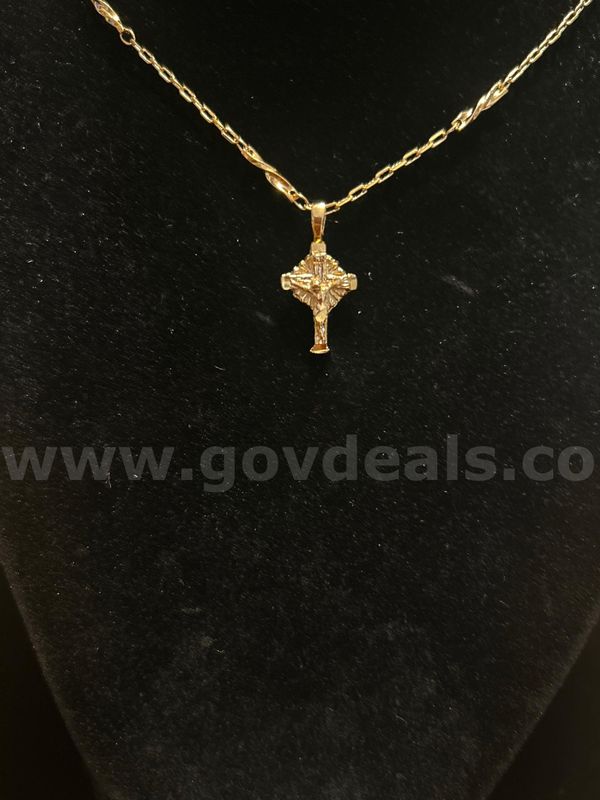 Beautiful, 22 “, 24k Gold, Station Chain Necklace W/ Small Cross pendant Read⬇️