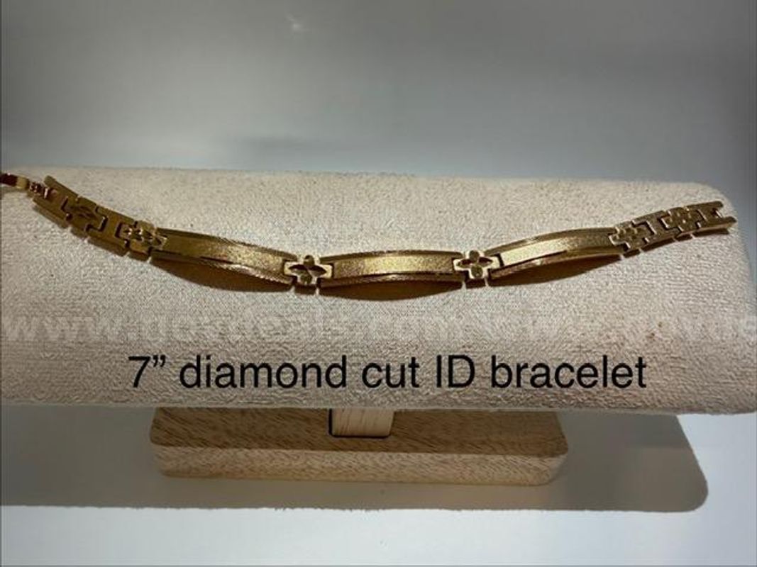 Beautiful, 7”, 24k Gold, Diamond Cut, ID Bracelet