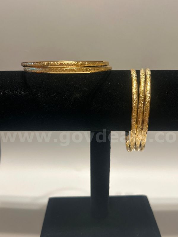 (5)24k Gold, 2 3/4 Diameter, LG , Textured Finish, Bangle, Bracelet, Set. Read ⬇️
