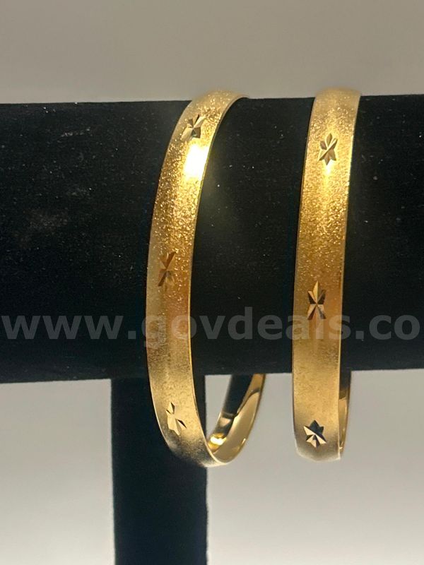 (2) 24k Gold, 2 3/4” Diameter, LG , Starburst Bangles. Free Shipping W/BUY IT NOW!!