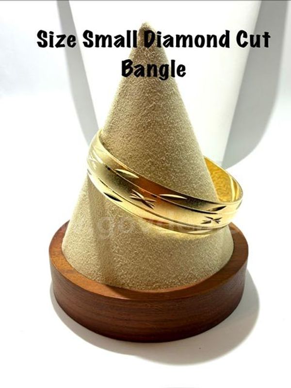 Gorgeous, 24k Gold Filled, Size Small Diamond Cut Bangle Bracelet
