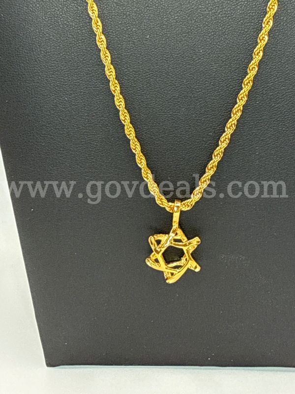 Beautiful, 2MM, 22” Diamond Cut Rope Chain Necklace, W/Star of David Pendant, Real 24k Gold Filled.