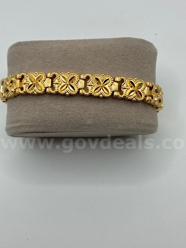 Heavy, 7”, Ladies, Flower Bracelet. 24K Real Gold Filled. FREE W/ BUY NOW!!