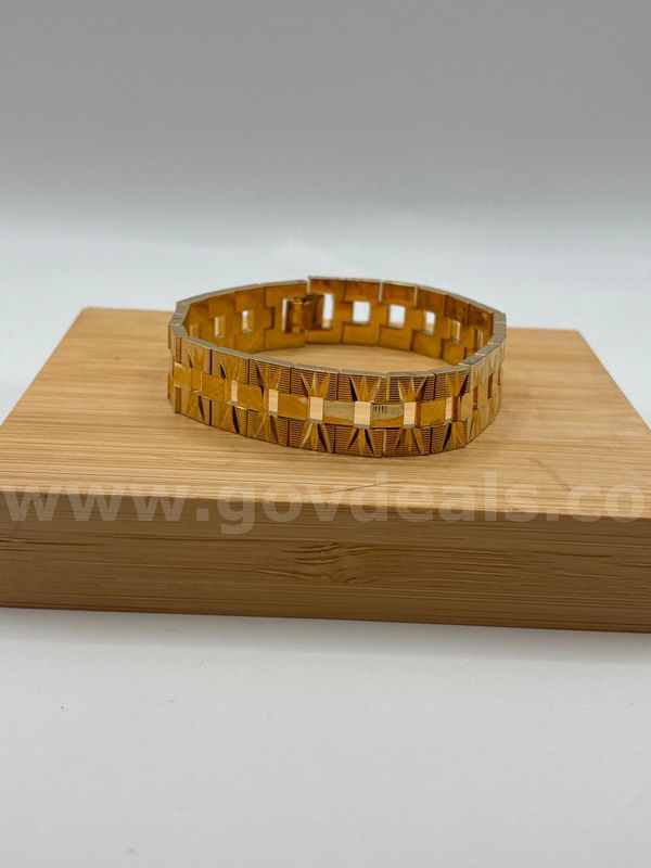 Gorgeous, 7 Inch, Starburst Link Bracelet. 24k Real Gold Filled