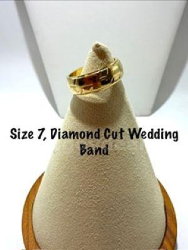 Attractive, 24k Gold Filled, Size 7, Diamond Cut Wedding Band