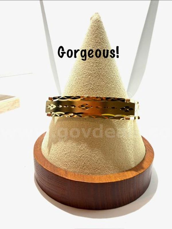 Gorgeous, 8 Inch, 24kt Gold Filled, Diamond Cut Starburst ID Bracelet