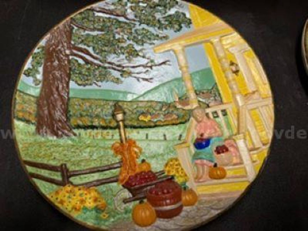 Vintage. 1970s Hand-Painted Plague, Excellent Condition, No Defects