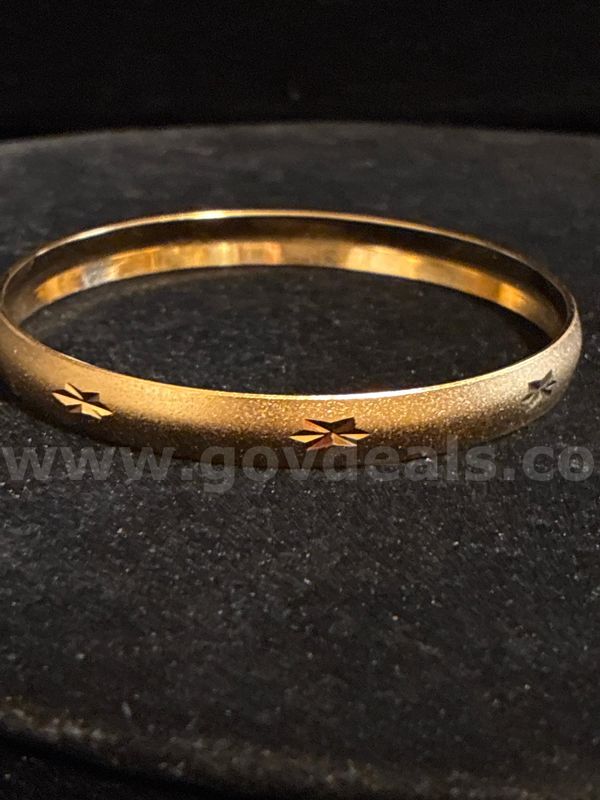 Beautiful, 2 3/4 Diameter, Starburst Bangle, 24K Real Gold Filled.