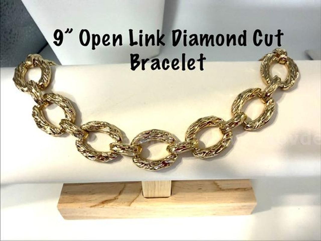 Exquisite, 9”, 24kt Gold Filled, Diamond Cut Large Open Link Bracelet