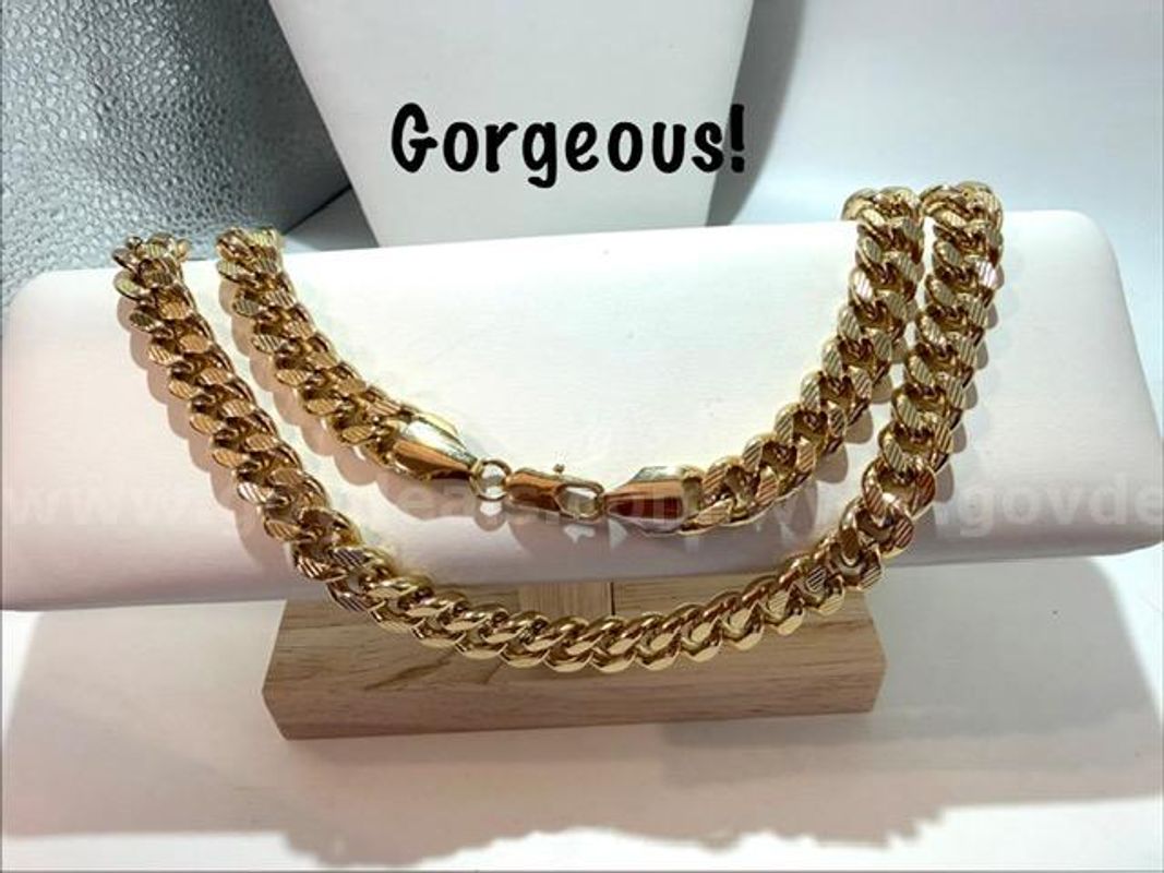 Magnificent, Heavy, 24kt Gold Filled, 24 Inch Diamond Cut Flat Curb Link Chain