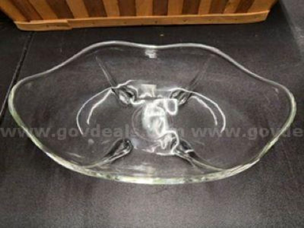 Vintage, Excellent Condition, No Defects, Clear Glass Oval Dish