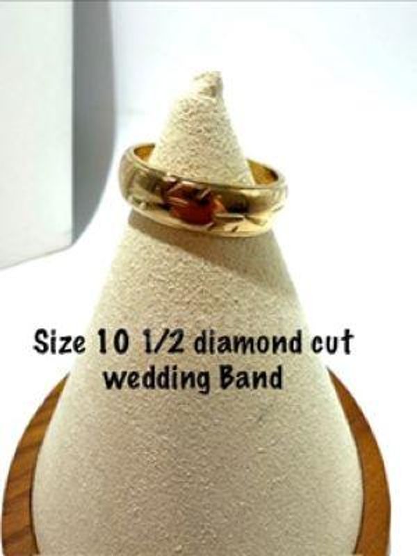 Attractive, Size 10 1/2, 24kt Gold Filled, Diamond Cut Wedding Band
