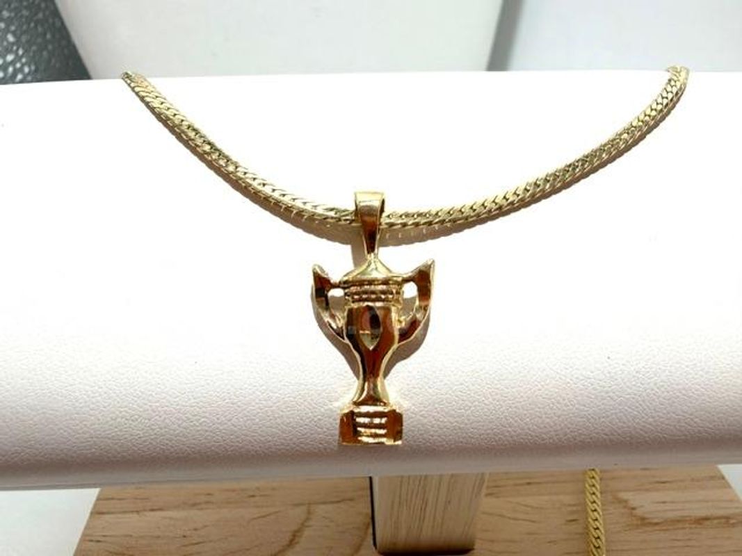 Stunning, 24kt Gold Filled, 20 Inch, Flex Chain Necklace W/Trophy Pendant