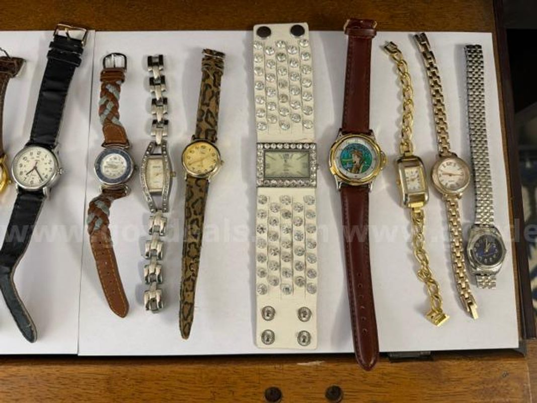 Lot of (25) Watches, Working/Non-Working. Not Tested!