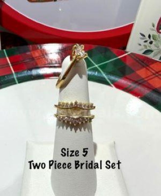 Surprize Her With This Gorgeous, Ladies, Size 5, 2 Piece, Cubic Zirconia Brilliant Diamond Bridal Set