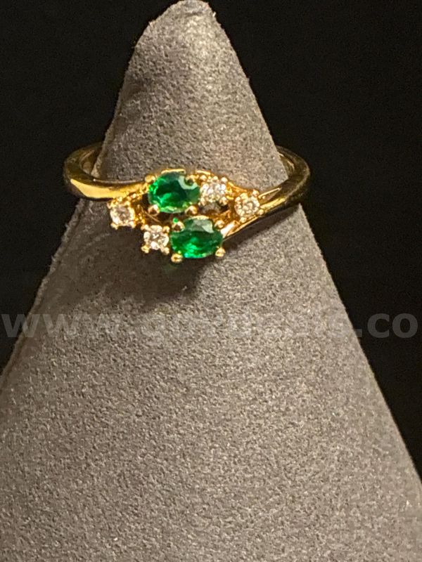 BIRTHSTONE RING! Size 7 3/4, Ladies, Emerald CZ, May Ring. 24k Gold Filled.