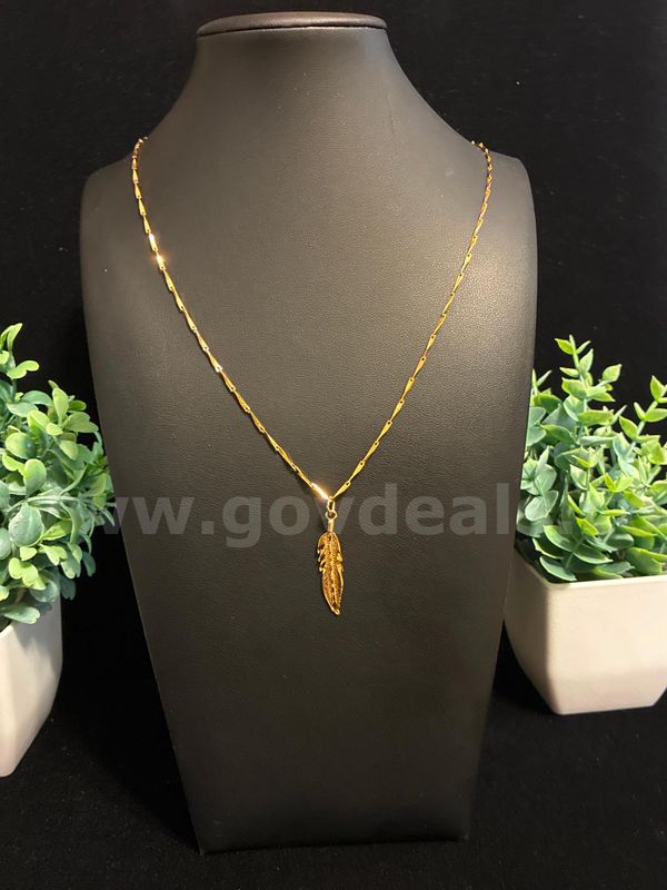 Eye-catching, 23” Bar Link Necklace w/ Diamond-Cut Feather Pendant, 24K Gold Filled.