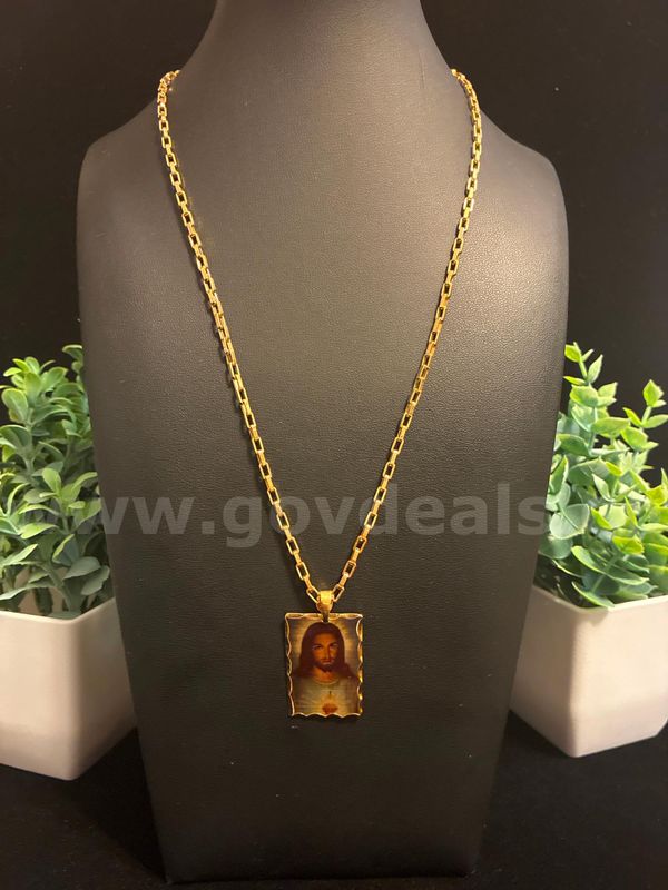 Beautiful, 20 Inch, Box Chain Necklace W/ Sacred Heart of Jesus Picture Pendant, 24K Real Gold Filled