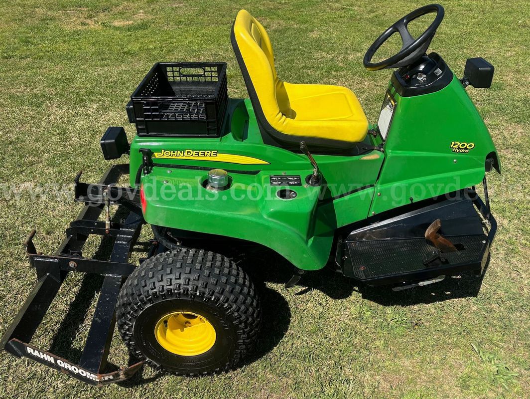 2014 John Deere 1200 Rake
