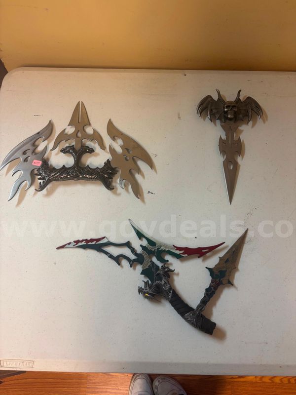 Unique dagger-type knives.