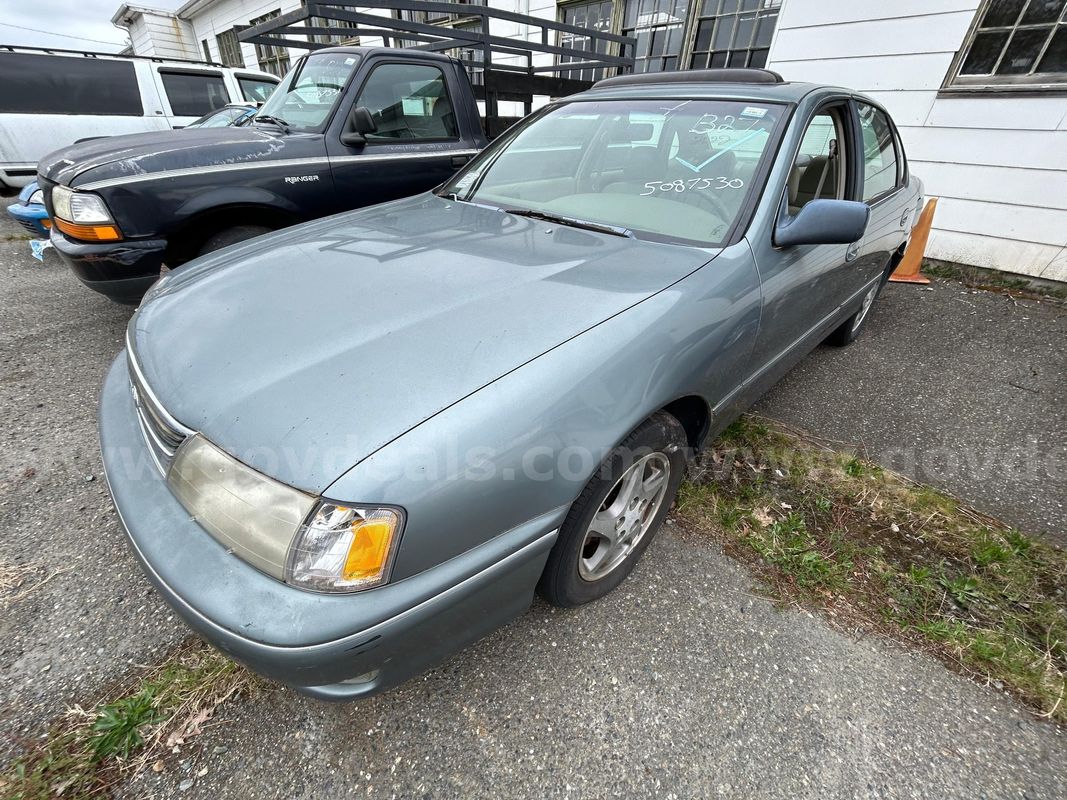 Blue/Silver 1998 Toyota Avalon XL