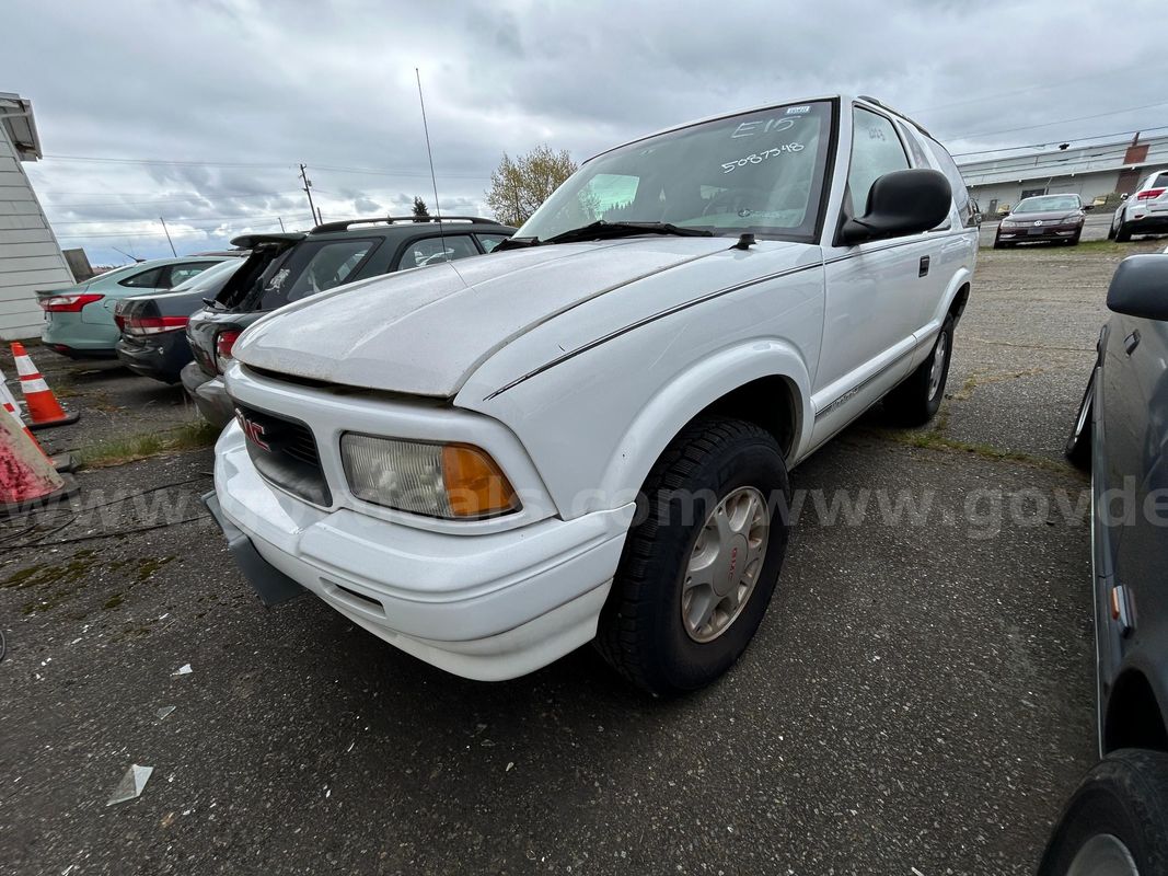 White 1995 GMC Jimmy SL 2-Door 4WD