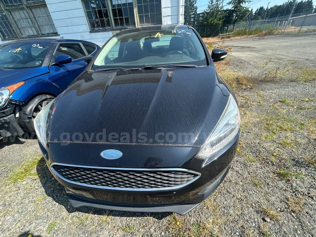 Black 2016 Ford Focus SE Sedan