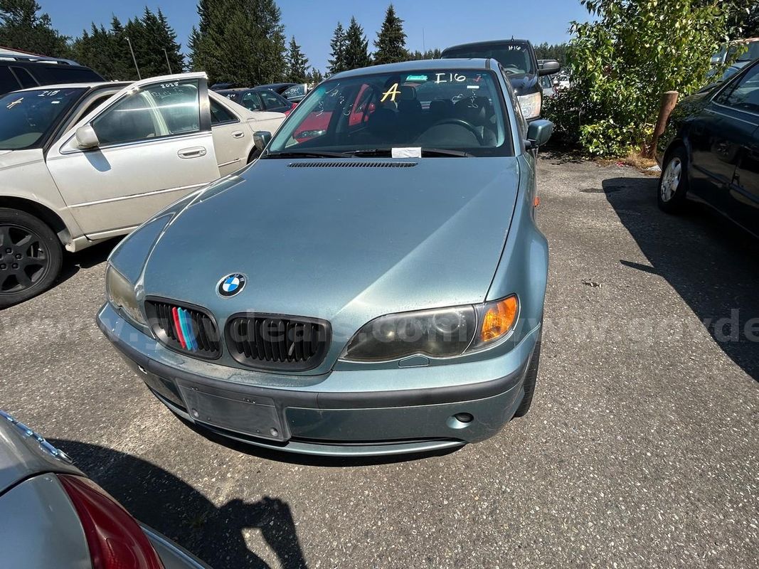 Green 2004 BMW 3-Series 325i Sedan