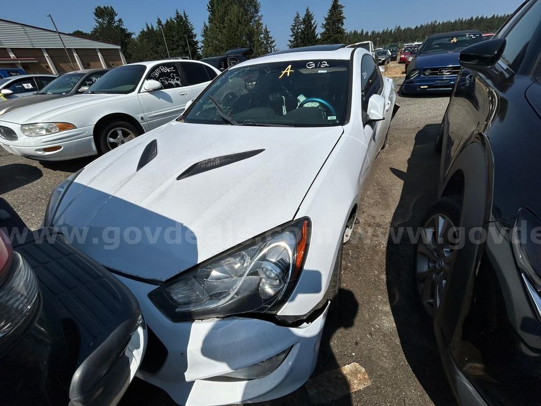White 2015 Hyundai Genesis Coupe