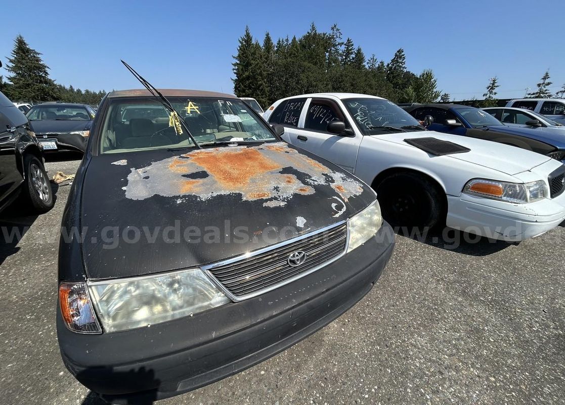 Black 1999 Toyota Avalon XL
