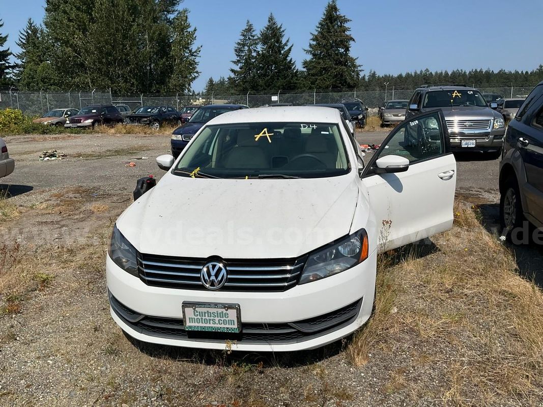 White 2013 Volkswagen Passat 2.5L S