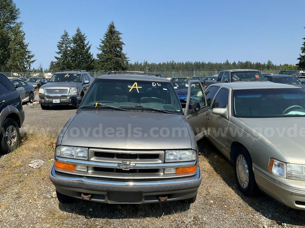 Gold 2000 Chevrolet Blazer LS 4-Door 4WD