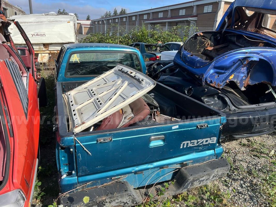 Blue Mazda B2600I
