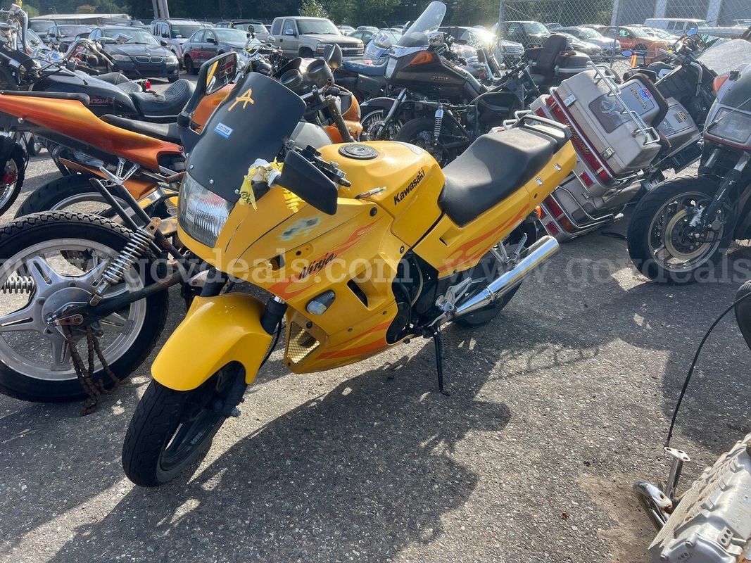 Yellow 2006 Kawasaki Ninja