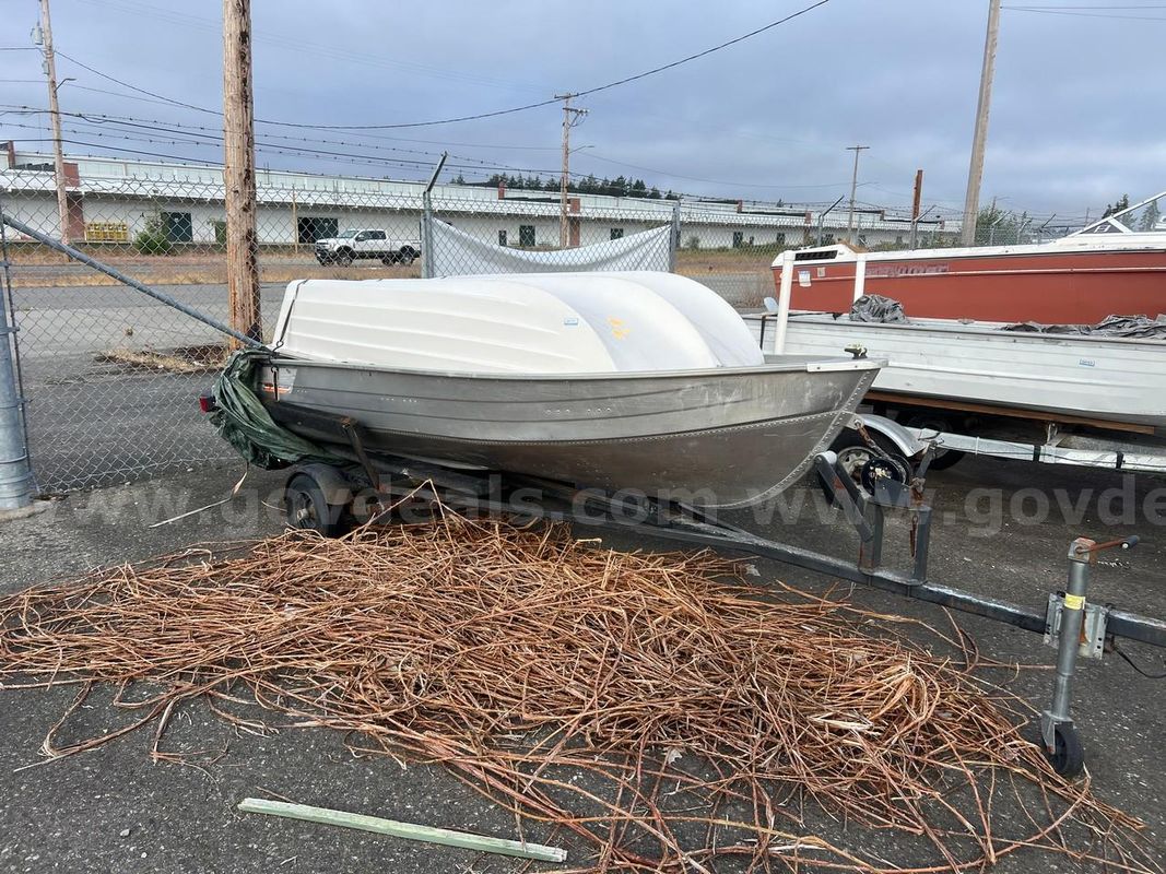 Sea Nymph aluminum V-hull utility boat with Trailer and Evinrude 33 HP Motor
