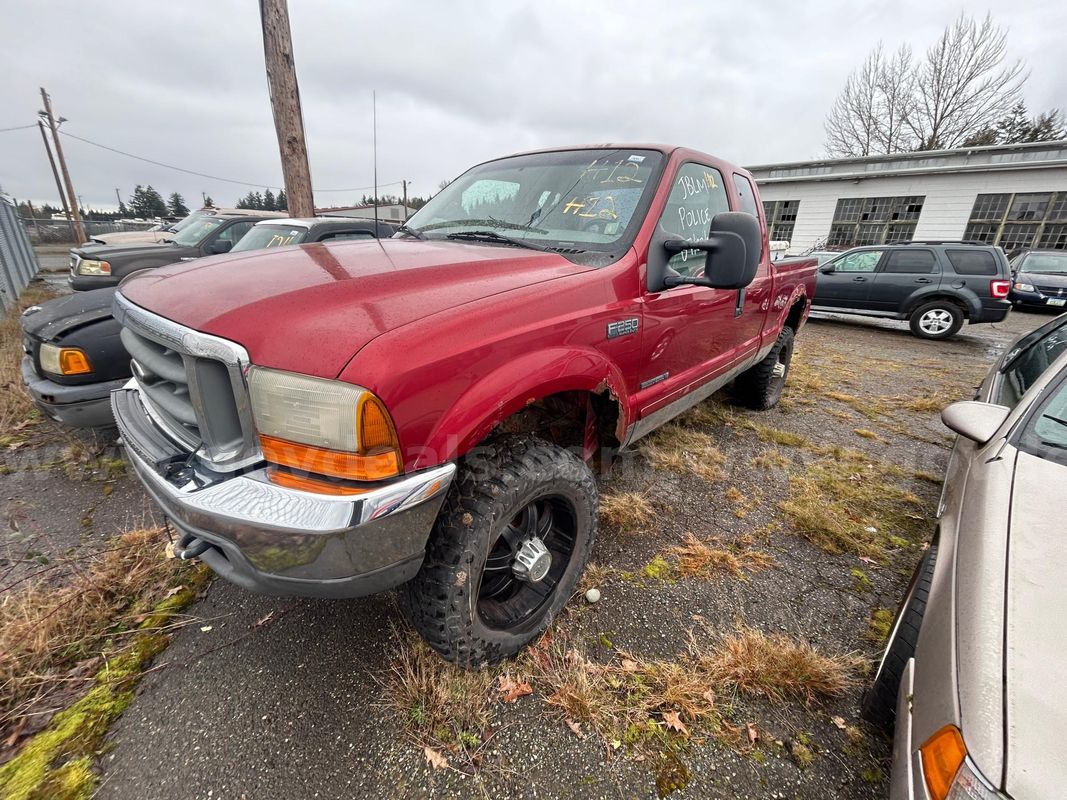 Red 2001 Ford F-250 SD XLT SuperCab Short Bed 4WD