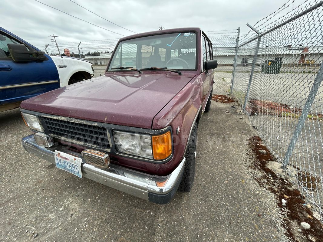 Burgundy 1989 Isuzu Trooper II S V6 4-Door