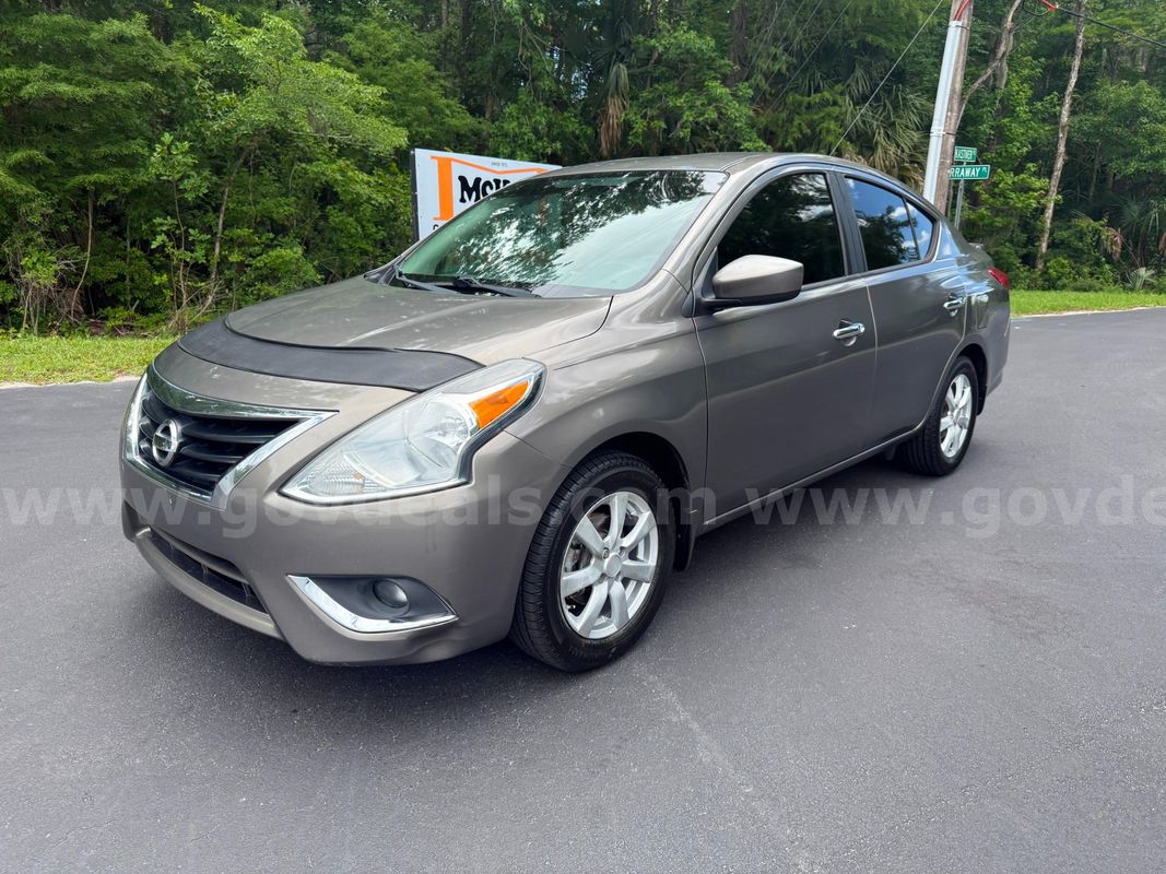 2016 Nissan Versa 1.6 SV Sedan